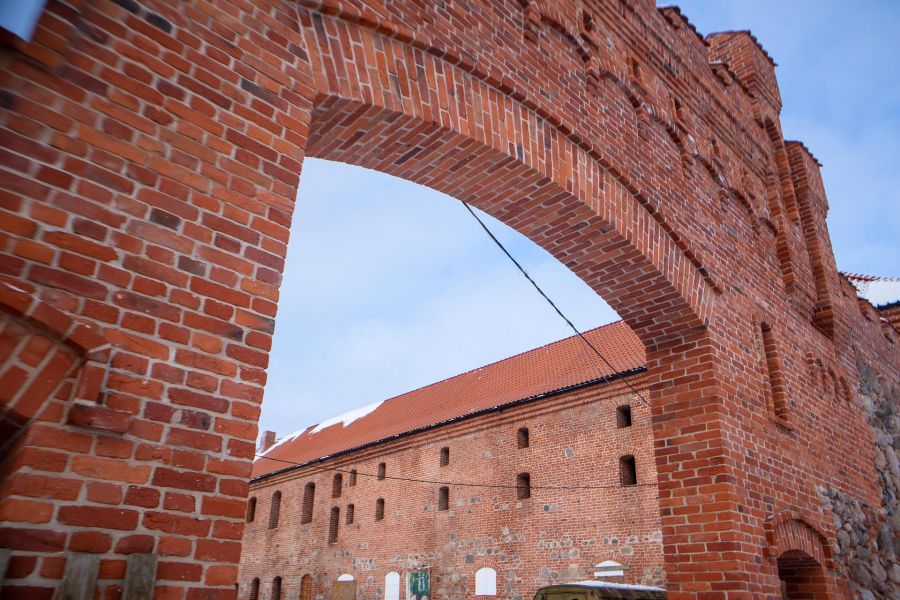 Замки янтарного края (есть ночевка в отеле-замке!)