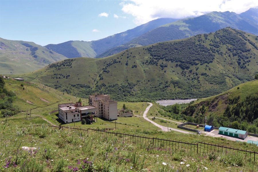 Выходные в Осетии на джипах, отель 4* в горах с бассейном