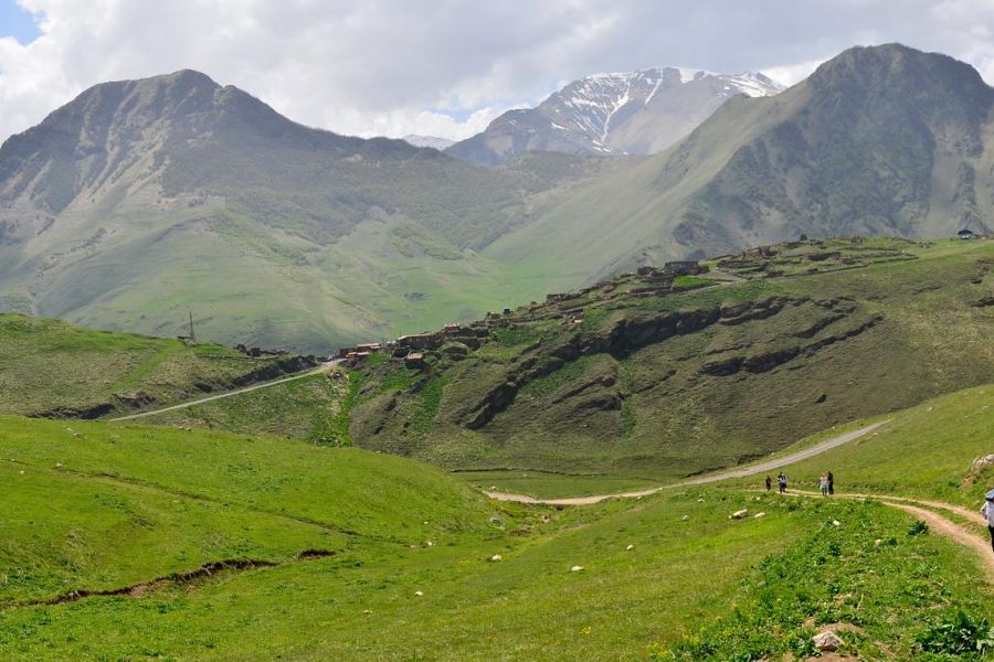 К гордым красотам Кавказа