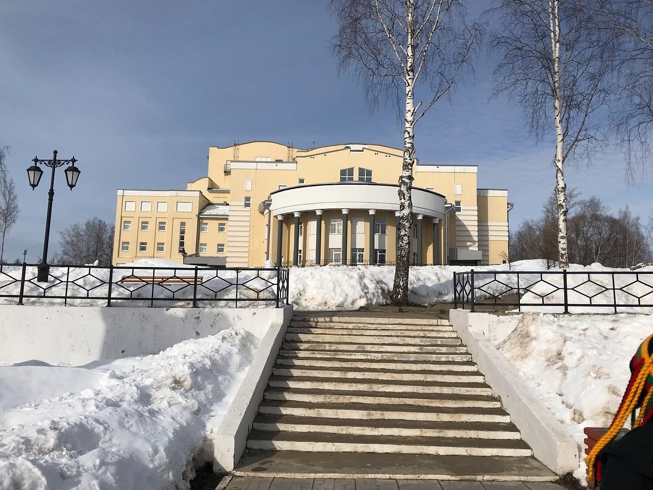 Праздничное театральное путешествие в Кудымкар с этнопрограммой. Спектакль согласно афише