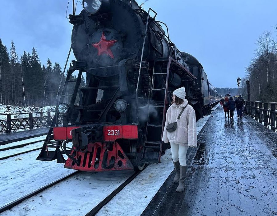 В новогоднюю Карелию на ретропоезде: водопады и Рускеала