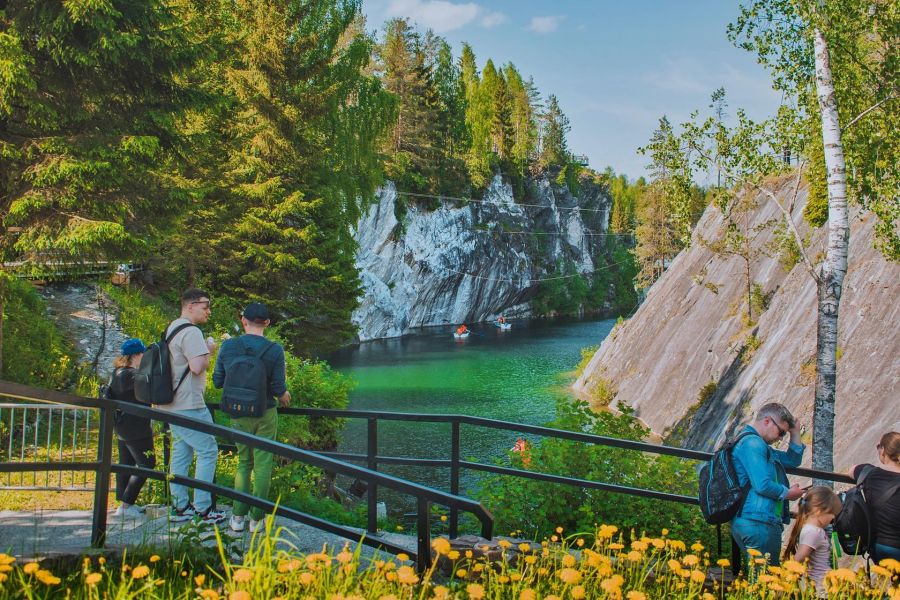 В Карелию на ретропоезде: водопады и Рускеала