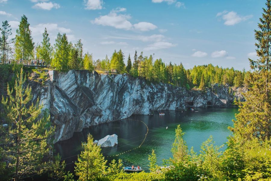 В Карелию на ретропоезде: водопады и Рускеала
