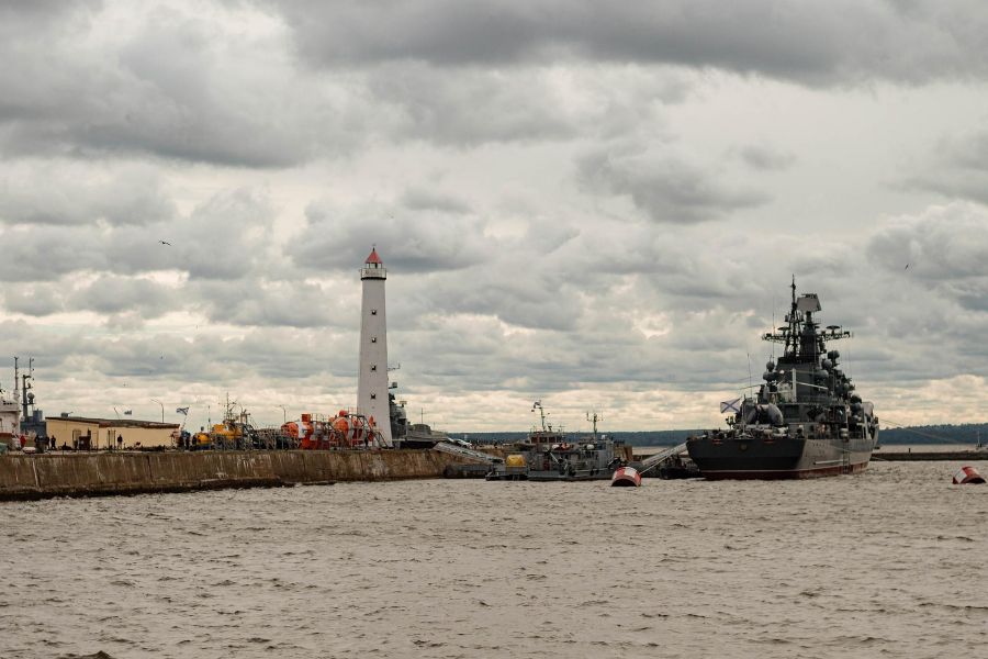 Экскурсия «Морская столица Петра: Новый Петербург». Кронштадт – Музей-макет Фортов Кронштадта. Ораниенбаум – Большой Меншиковский дворец с обедом