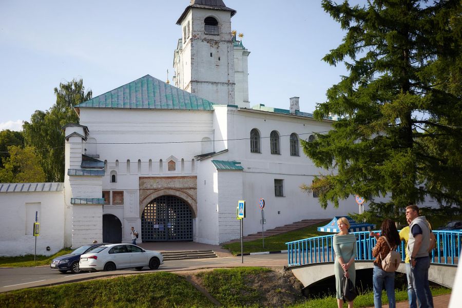 Авто-пешеходная экскурсия "Тысячерублевый Ярославль и его старинные слободы"