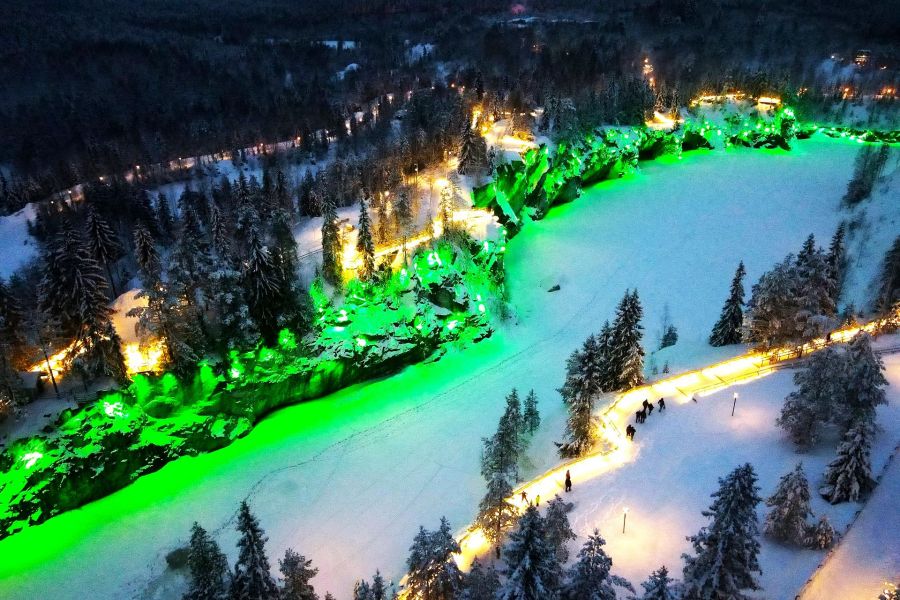 В новогоднюю Карелию на ретропоезде: водопады и Рускеала