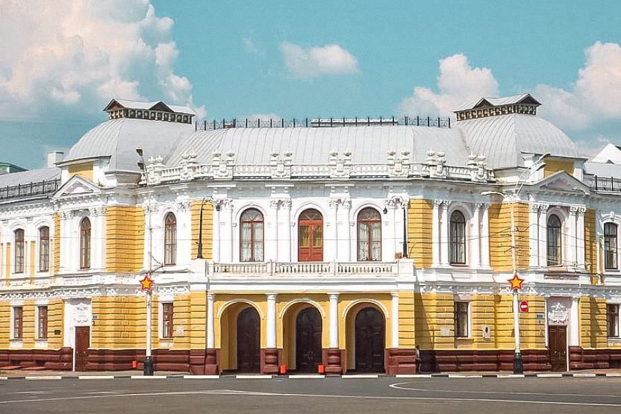 Тамбовский драматический театр им.Луначарского. Архитектор Ф.Свирчевский. Тамбов, ул. Интернациональная, 15. Фото Танчук Н.