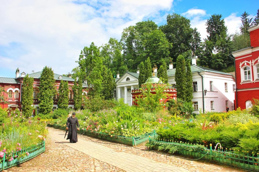 Древние крепости и храмы: Псков – Изборск – Печоры