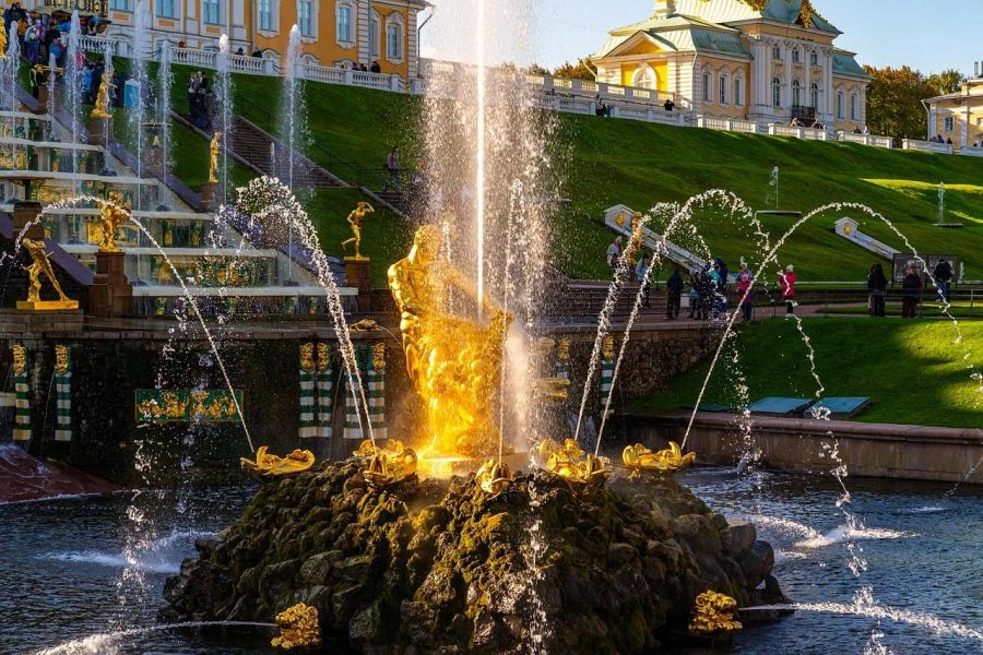 Кронштадт и Петергоф. Музей "Военно-морской Славы" + Фонтаны