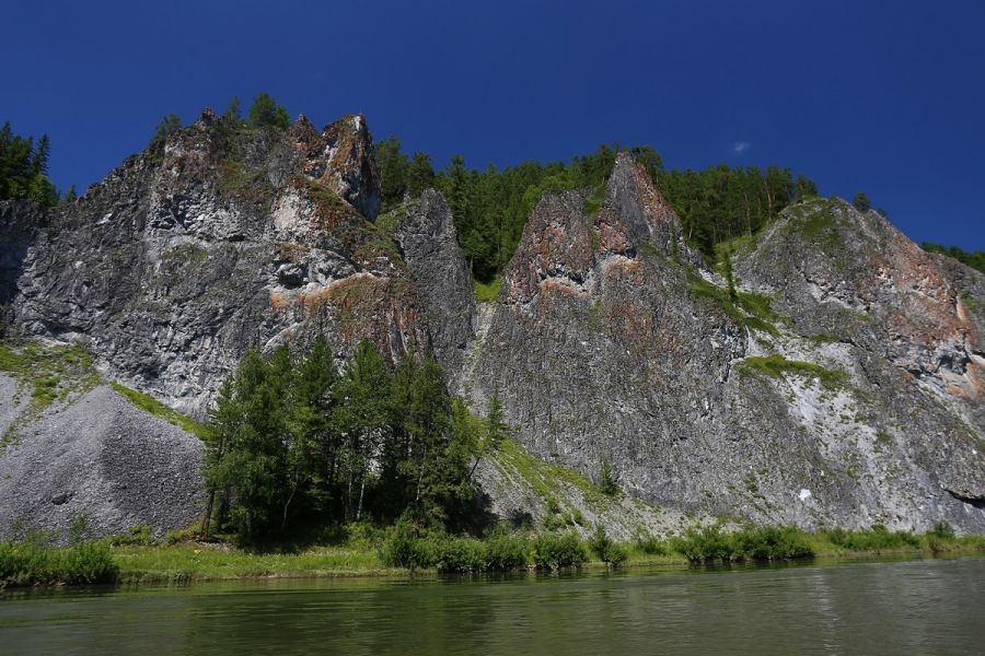 Пещеры и водопады